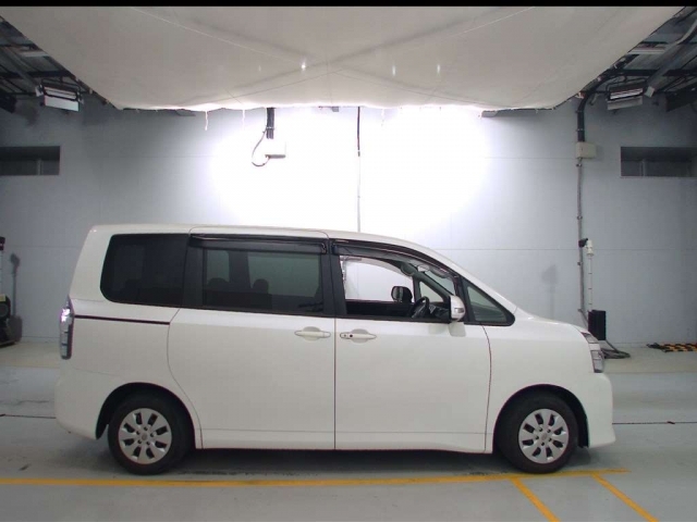 2012 Toyota Voxy